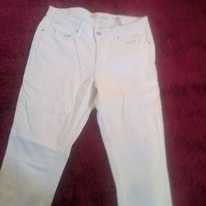 Levi's White Mid Rise Capri Jeans